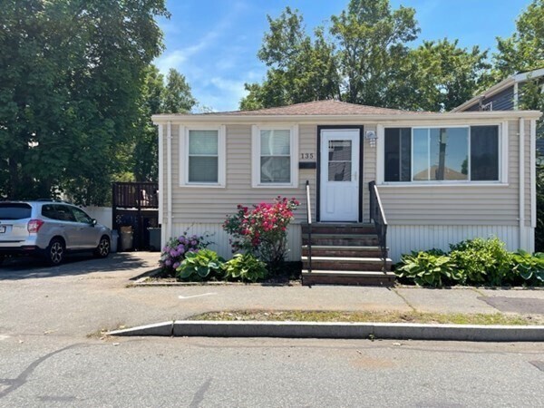 Photo - 135 Darrow St