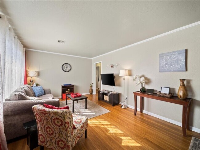 Photo - 4518 S Quaker Ave