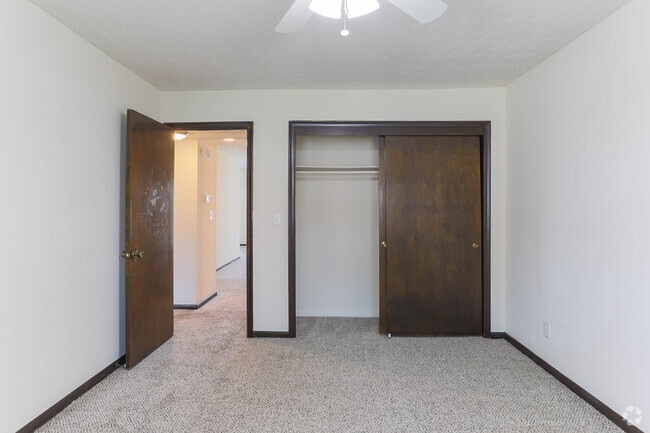 2BR, 1BA - 1,000SF
