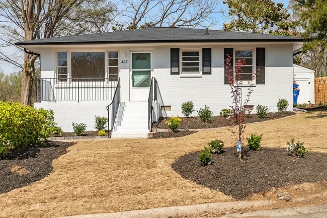 Building Photo - Newly Renovated Ranch-style Home