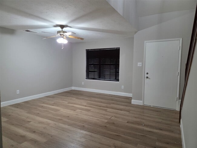 Photo - 14718 Earlswood Dr