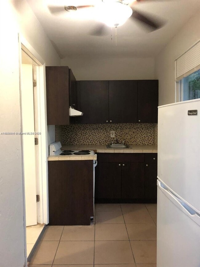 Building Photo - 821 SW 29th Ct Unit 4 Rental