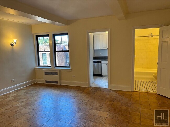 Building Photo - Christopher Street Rental