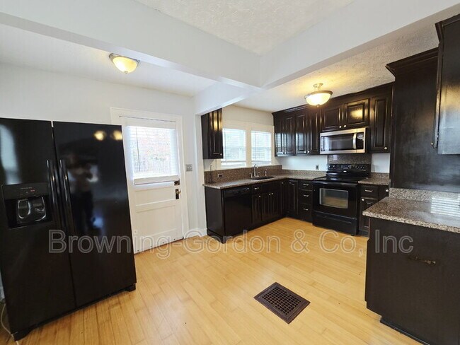 Photo - 1504 Riverside Dr House