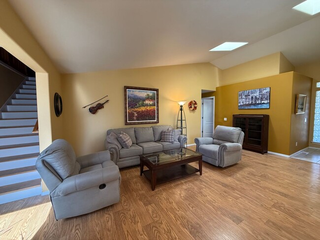 Photo - Spacious 4 Bed, 3 Bath Home - Terrango Glen