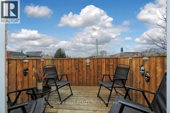 Photo - 267 Lappin Ave