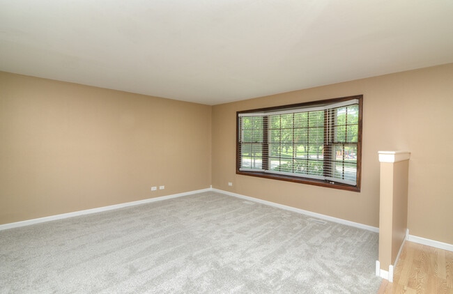 Photo - 930 Sharon Ln