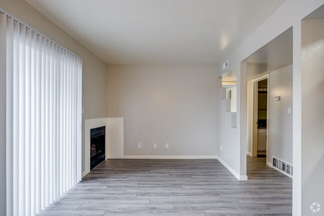 1BR, 1BA - 615SF