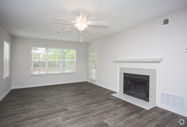 2BR, 2BA - 1,100 SF