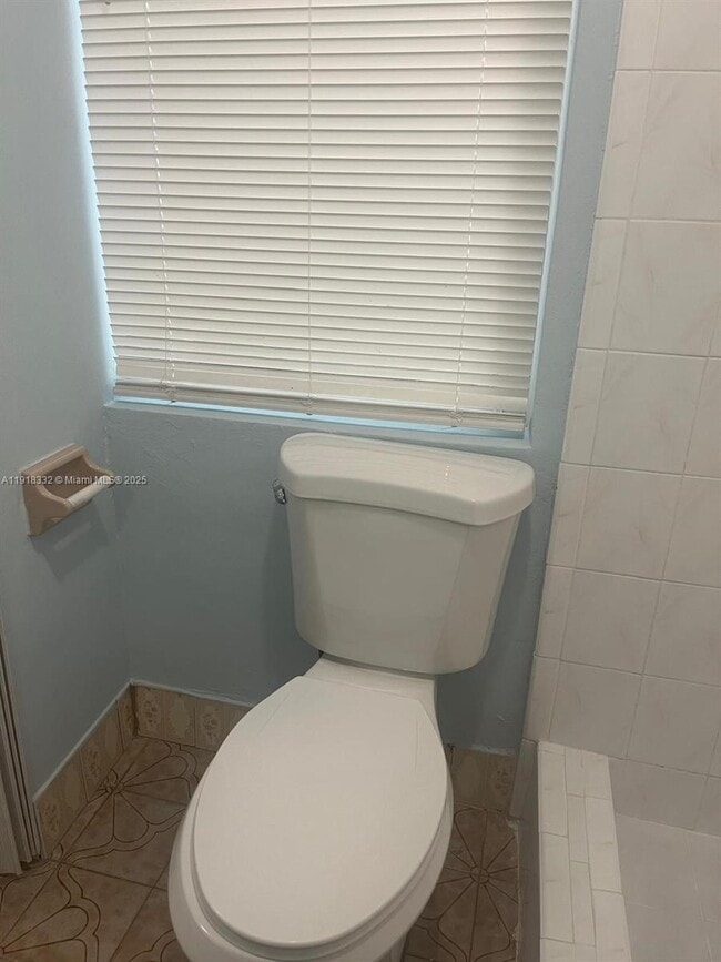 Photo - 671 E 12th Pl Unit b