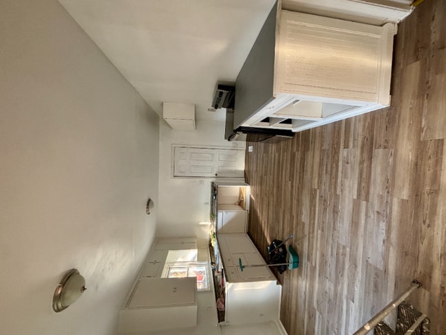 Photo - 231 Richmond Dr NW