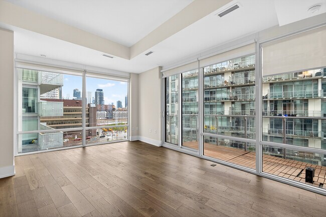 Photo - 29 Queens Quay E