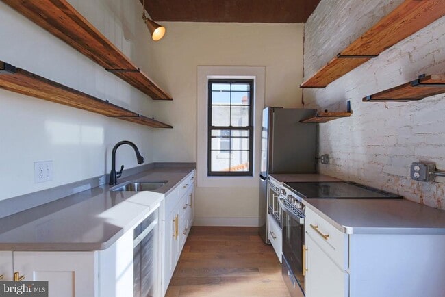 Photo - 1900 Waterloo St Unit 3