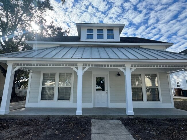Building Photo - Beautiful 3/2 house in Biloxi