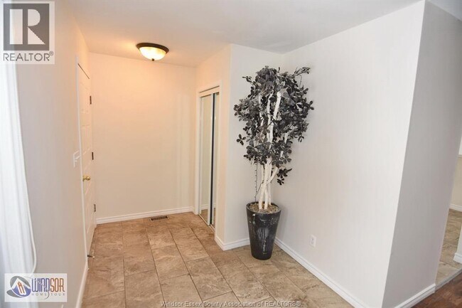 Photo - 1469 Azalia Crescent