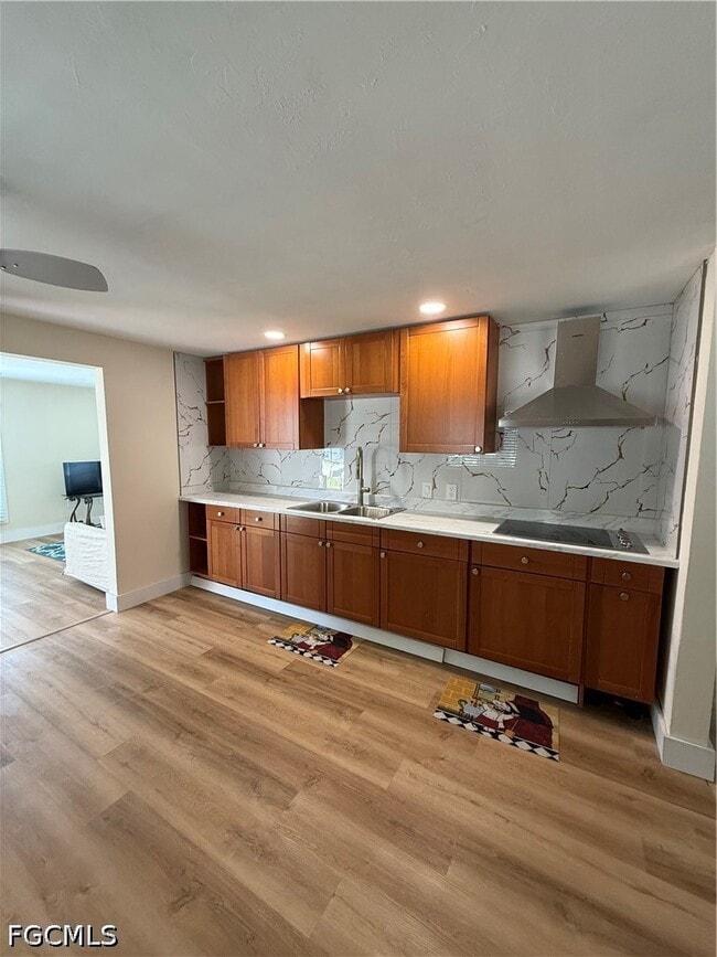 2112 Ixora Ct