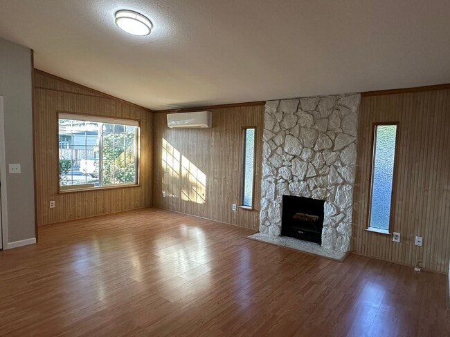 Building Photo - Spacious & Stylish 3BD Home with Iconic Stone Fireplace + Soaking Tub