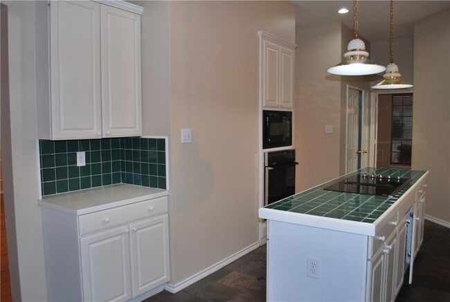 Photo - Fantastic 4-2-2 in Highland Village Green Belt!
