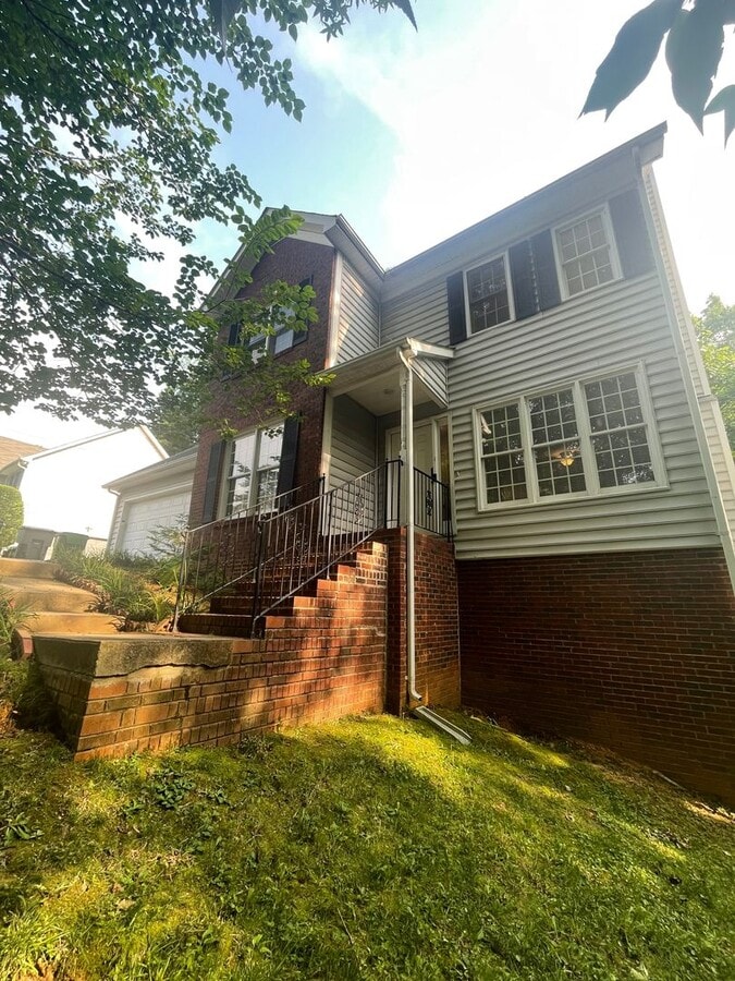 Spacious 2-Story Home with Finished Basement! - Spacious 2-Story Home with Finished Basement!