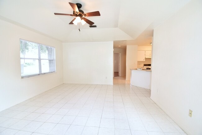 Photo - * RENT SPECIAL $200 OFF RENT NEW PRICE $21...