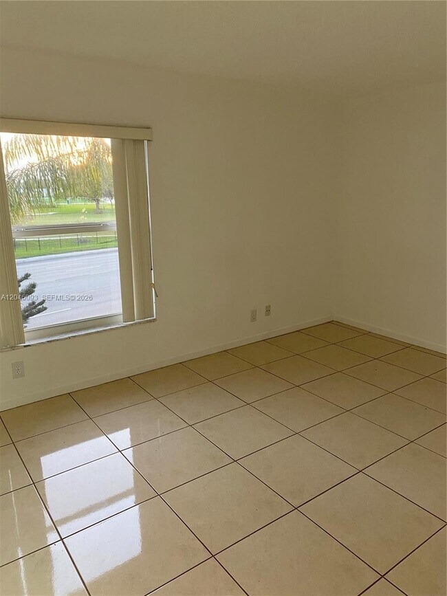 Photo - 455 S Pine Island Rd Unidad 306C