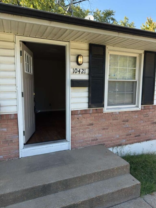 Photo - 10421 Renfrew Dr