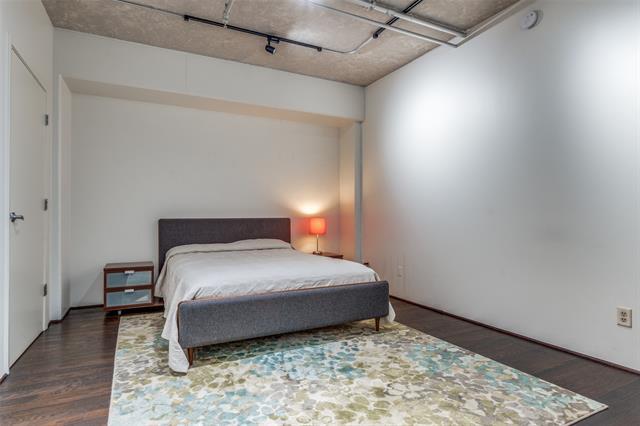 Photo - 2011 Cedar Springs Rd Unidad 106 Rental