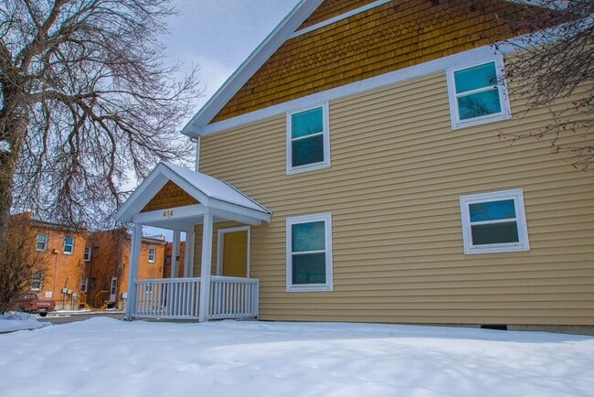 Entrada principal - 414 W Babcock St, Unit 1 Unidad 1