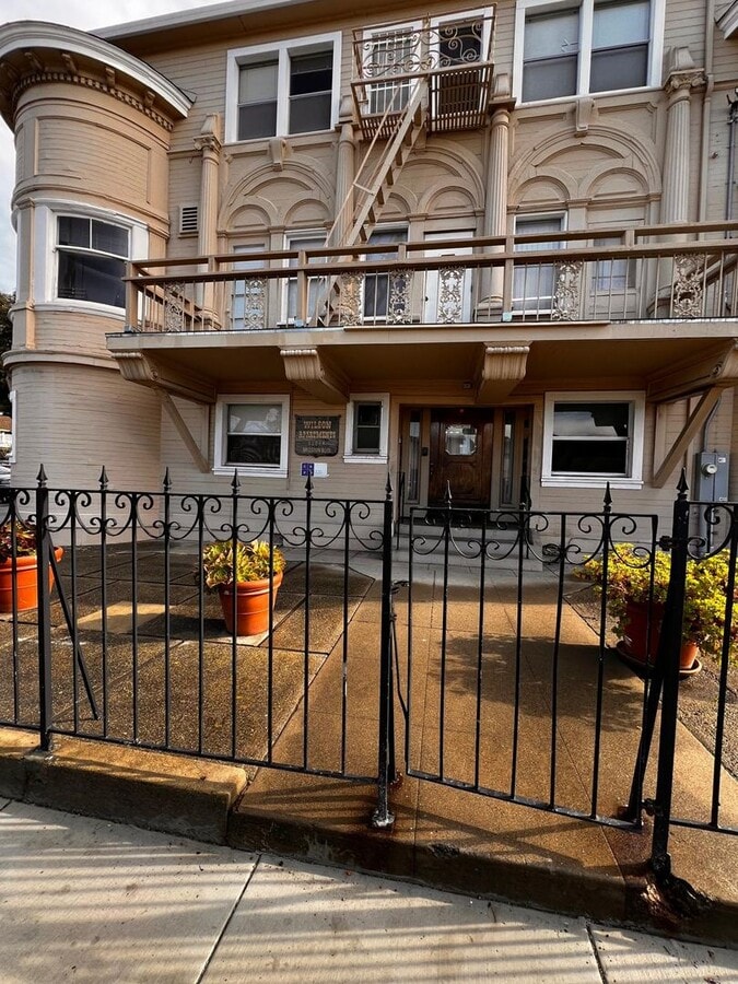 Available Today! - Available Today! Unidad 11