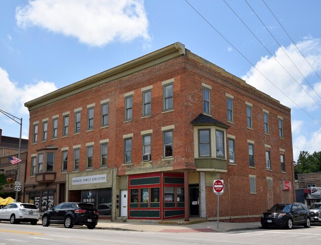 Building Photo - 100 1/2 S State St Unit C