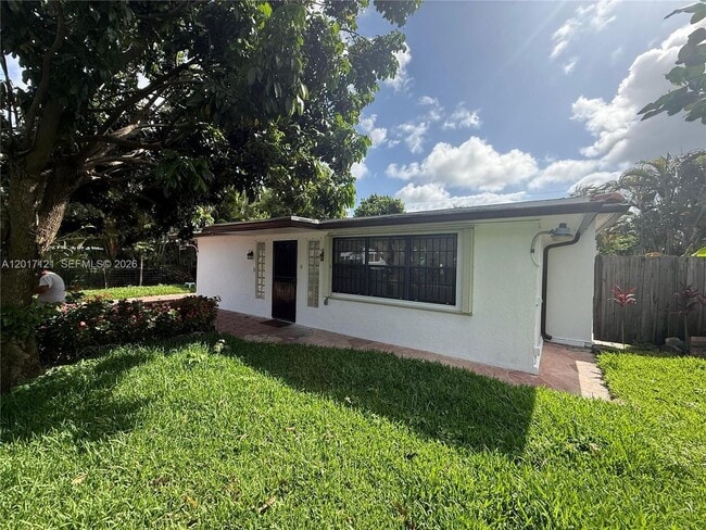 Building Photo - 2650 SW 13th Ave