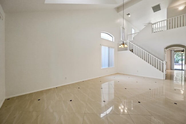 Photo - 1483 E Mia Ln