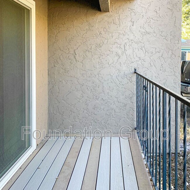Photo - 938 N 100th St