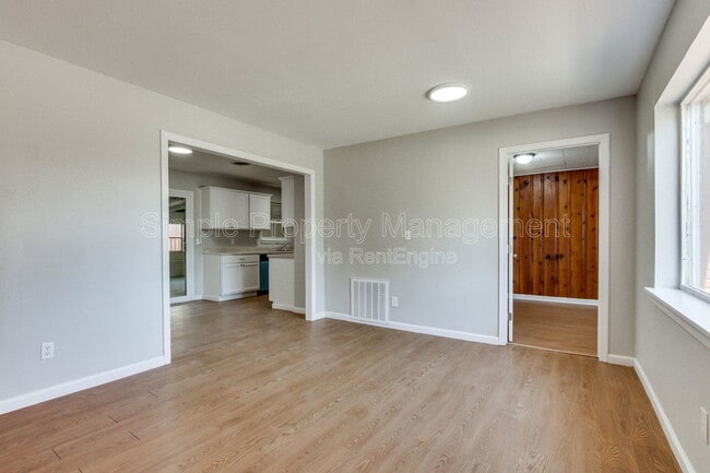 Photo - 813 S Midwest Blvd