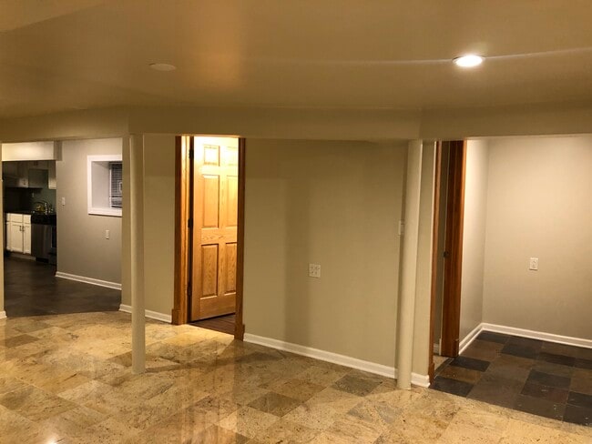 Living Room - 1813 W Armitage Ave Unit Garden