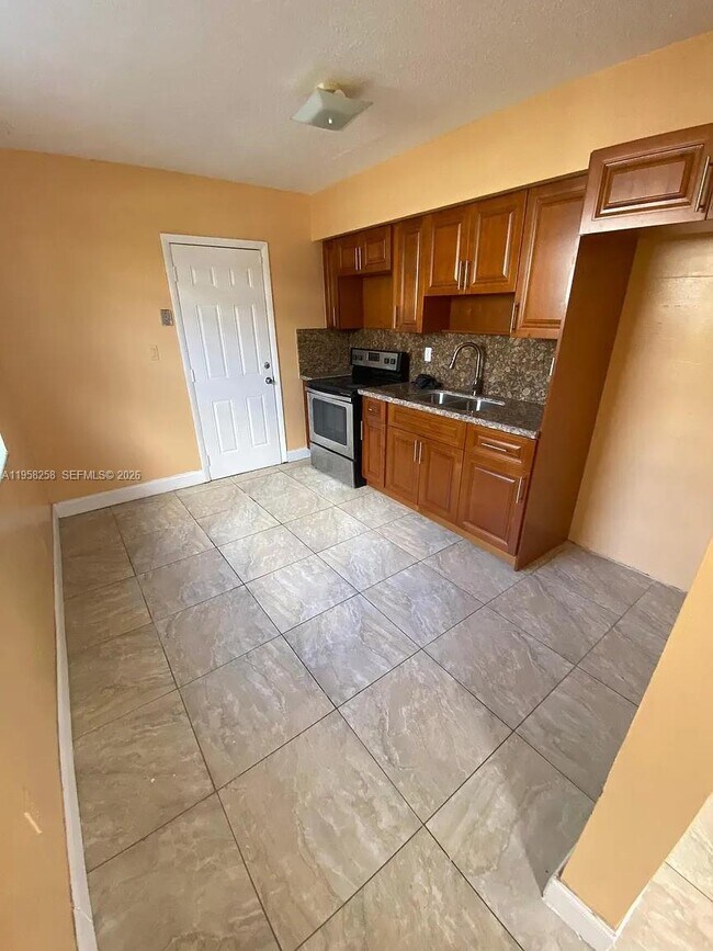 Photo - 43 NW 183rd Terrace Unidad 43