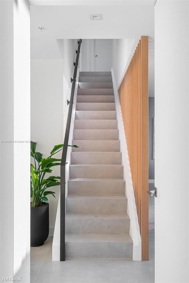 Photo - 2 br, 2.5 bath Condo - 1000 Venetian Way A... Unit Apt 1706