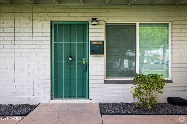 Building Photo - 518 E Roanoke Ave Unit 2 Rental