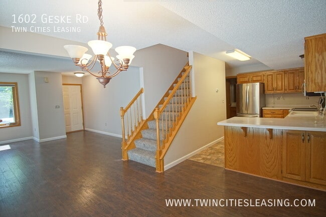 Photo - 1602 Geske Rd