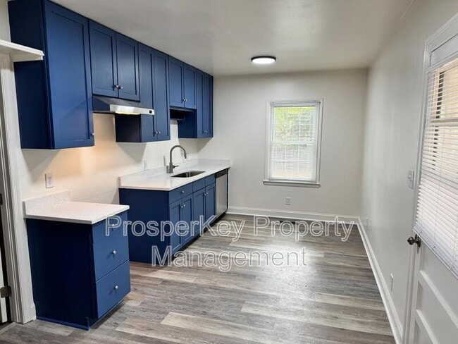 Photo - 2112 41st St