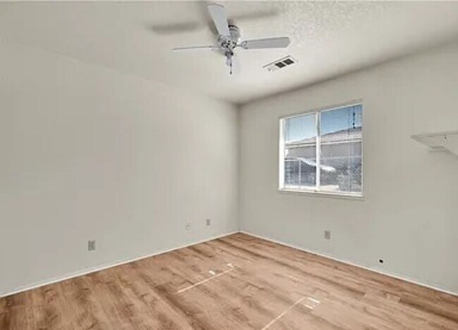 Photo - New Flooring & Ready for Move-in!