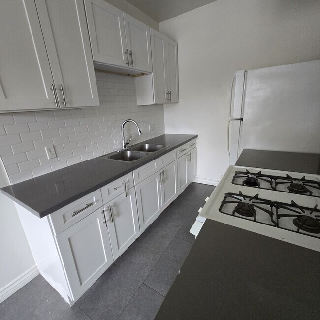 833 N Formosa Ave