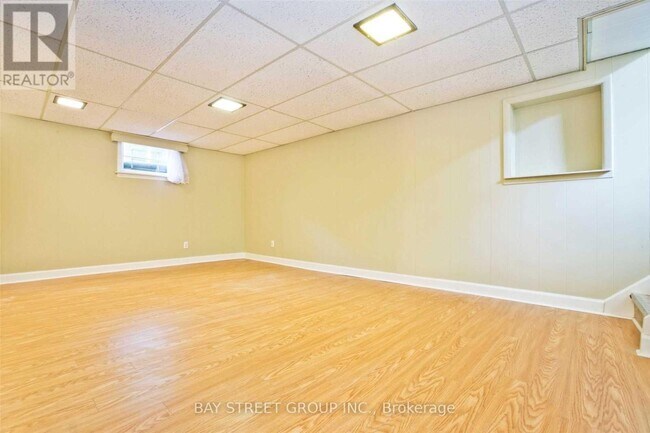 Photo - 40 Greylawn Crescent