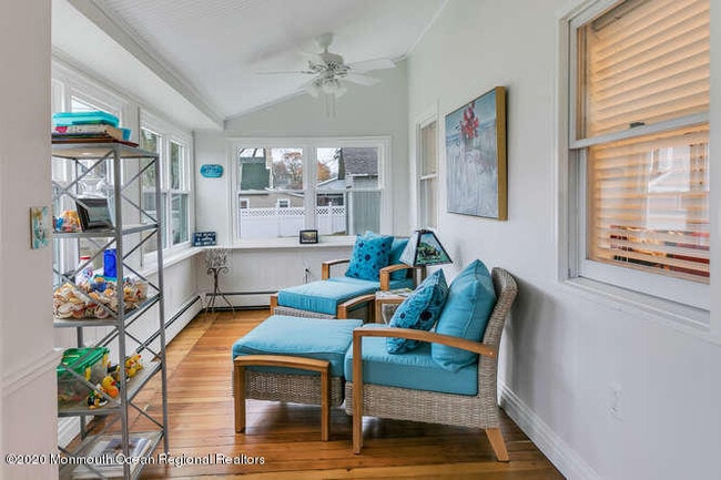 519 1/2 St Clair Ave