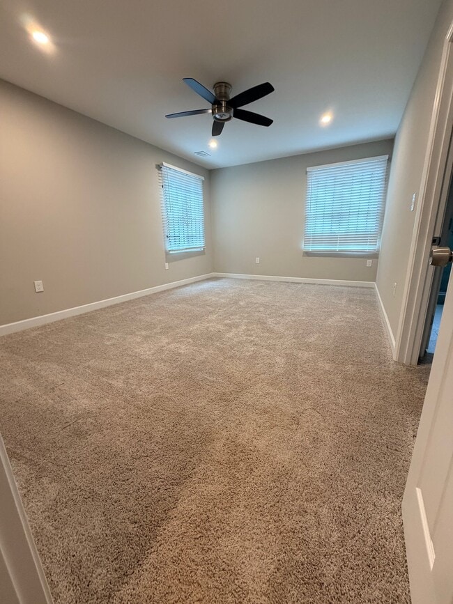 Photo - 1104 Oak Knoll Terrace SE