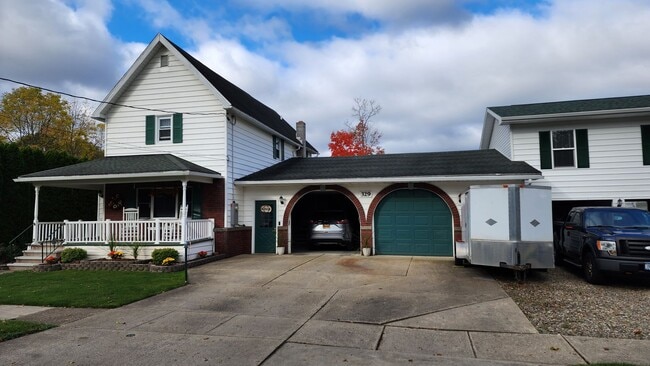Building Photo - Modern, Brand New Build, Move-In Ready One...