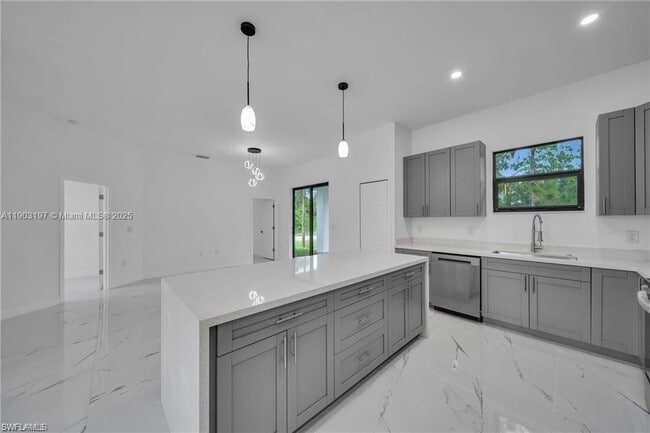 Photo - 1006 W 10th St