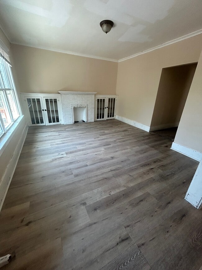 Building Photo - 63 Montrose Ave