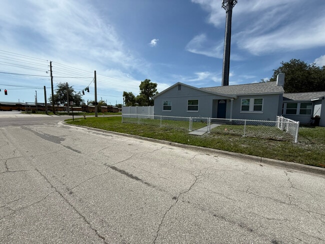 Photo - 4855 Fairfield Ave S