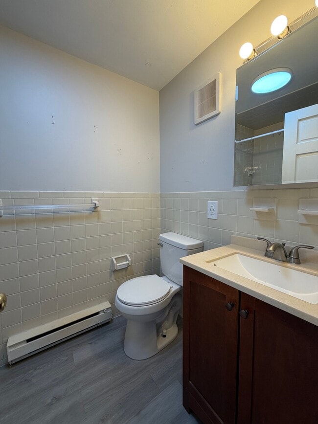 Photo - 222 School St